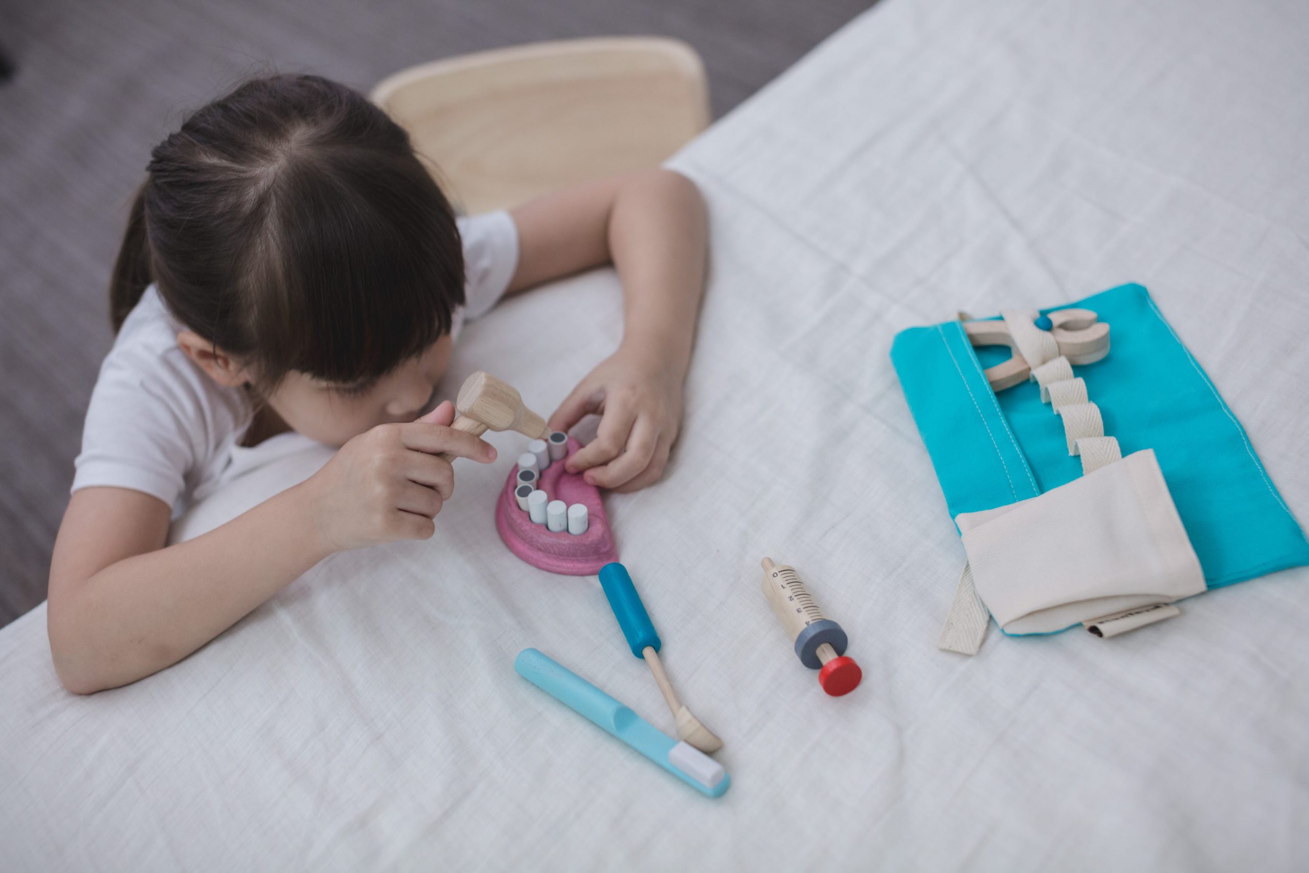 PlanToys Dentist Set gioco dentista in legno