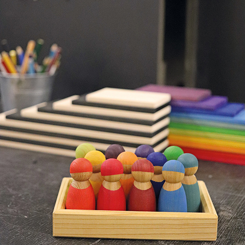 Grimm's 12 Amici Arcobaleno personaggi legno 6 cm