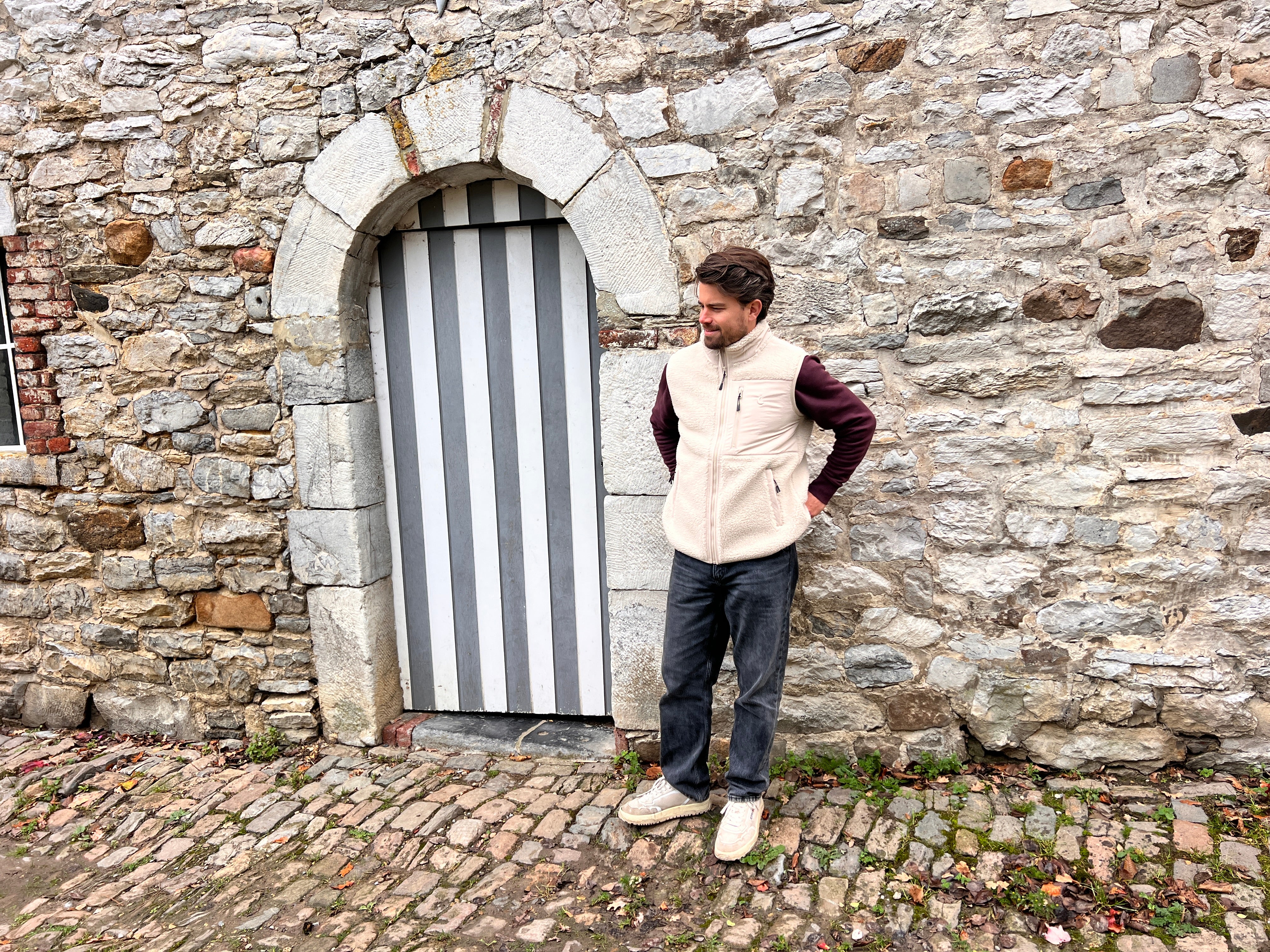 Ella and Rapha Teddy Vest gilet smanicato uomo beige