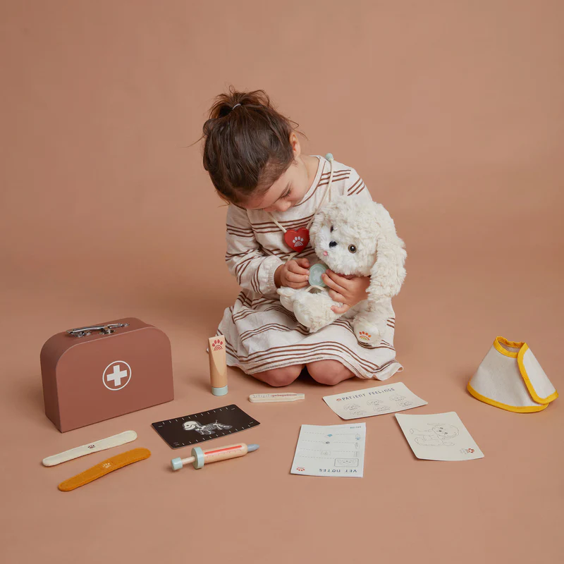 OlliElla Dinkum Dog set veterinario in legno feltro