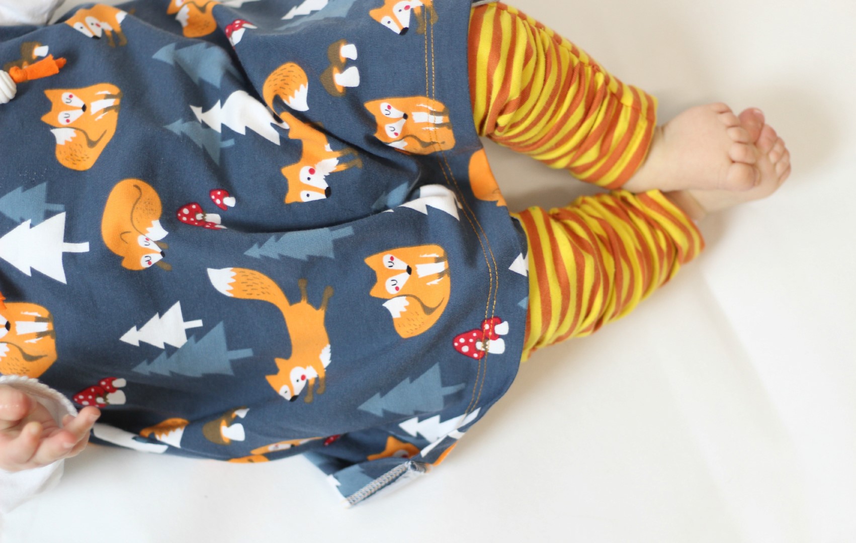 Lillestoff Jumpy Foxes tessuto jersey volpi blu 150 cm