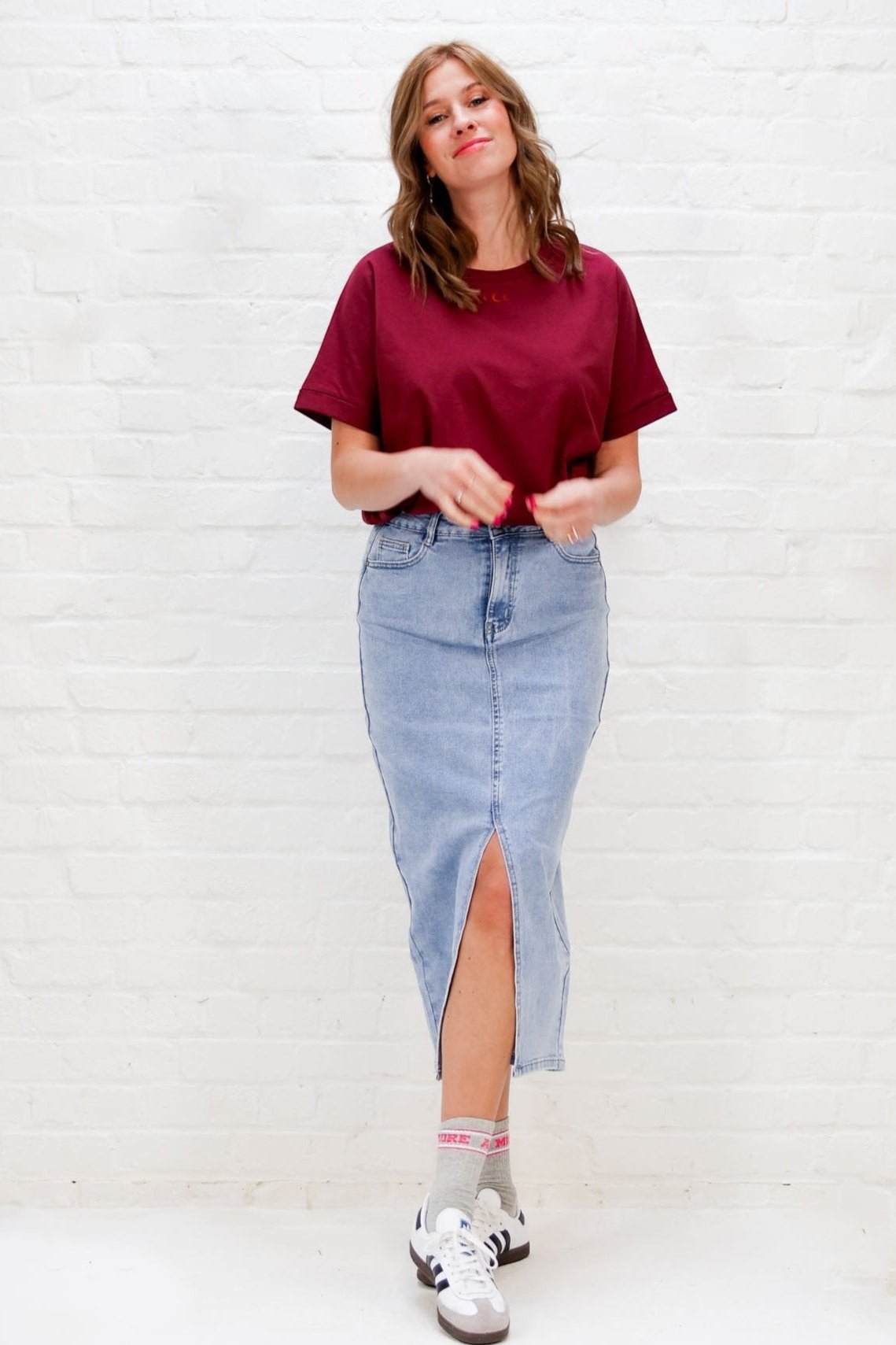 Ella and Rapha Little Moons t-shirt bordeaux loose fit