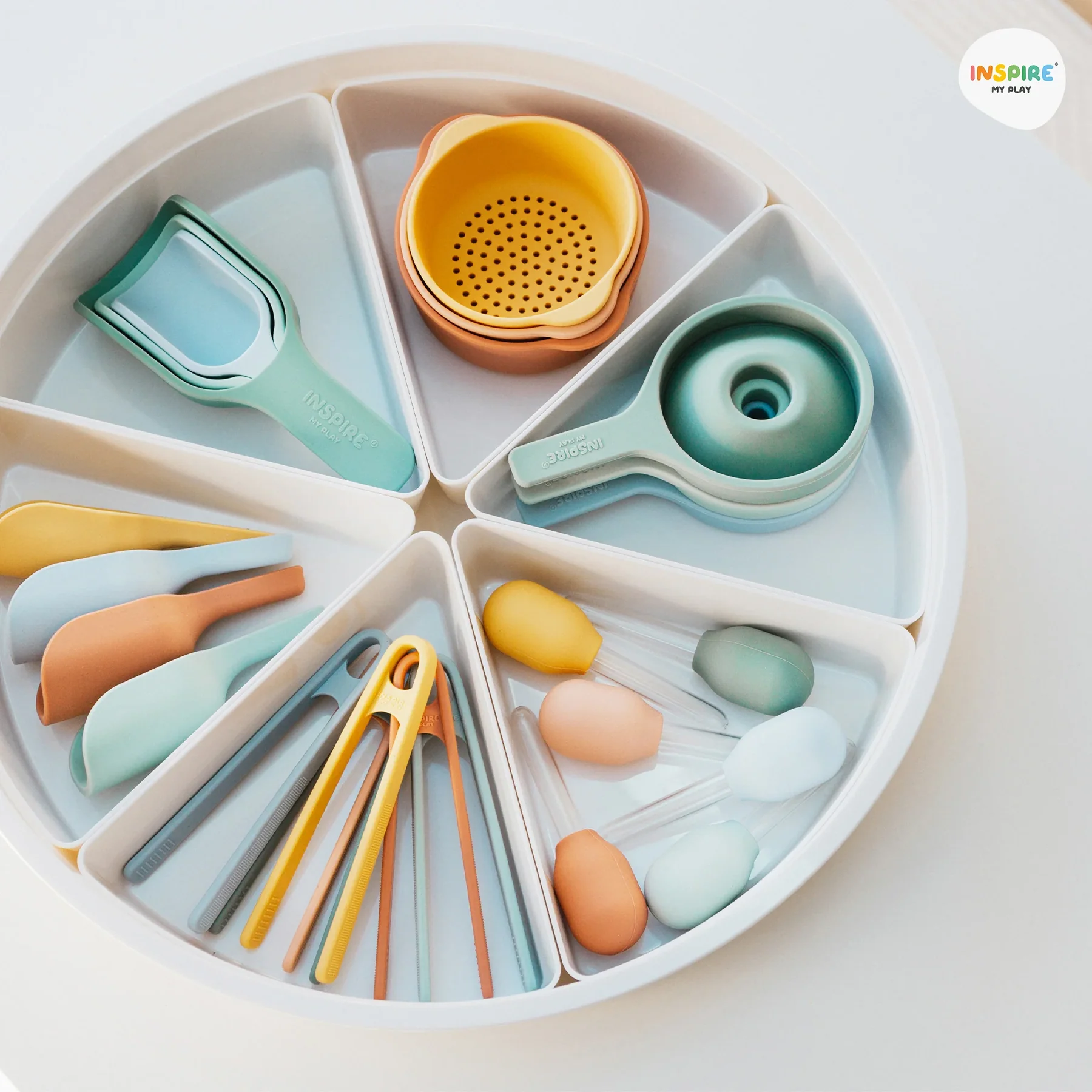 Inspire My Play set travasi yellow silicone 12 pezzi con guida