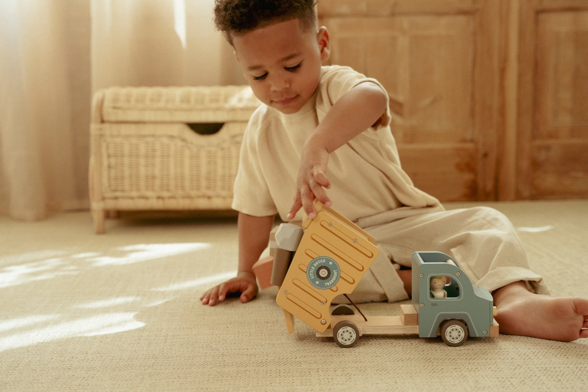 Little Dutch Camion Spazzatura legno con personaggio 18 mesi
