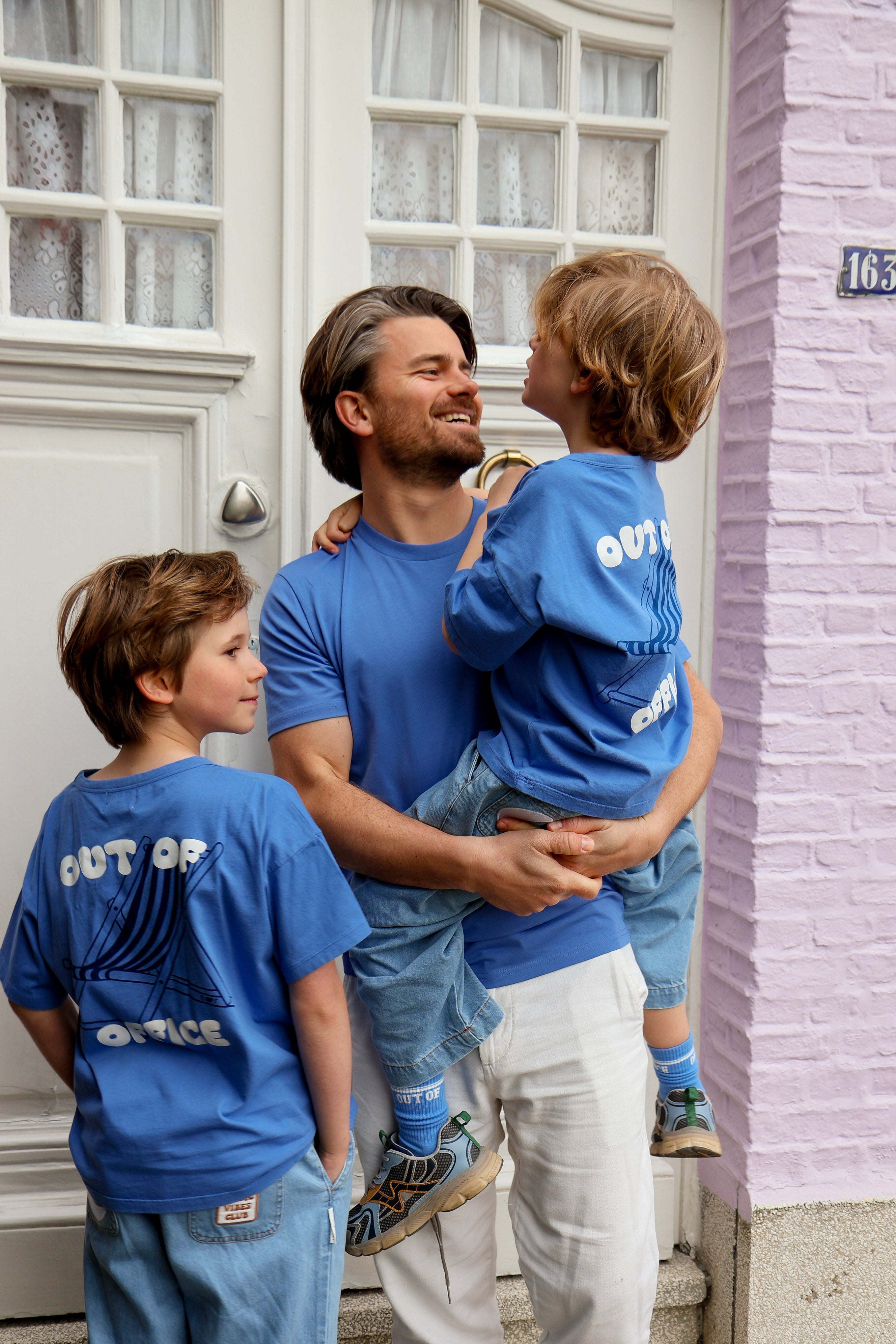 Ella and Rapha Out of Office t-shirt blu cotone bio