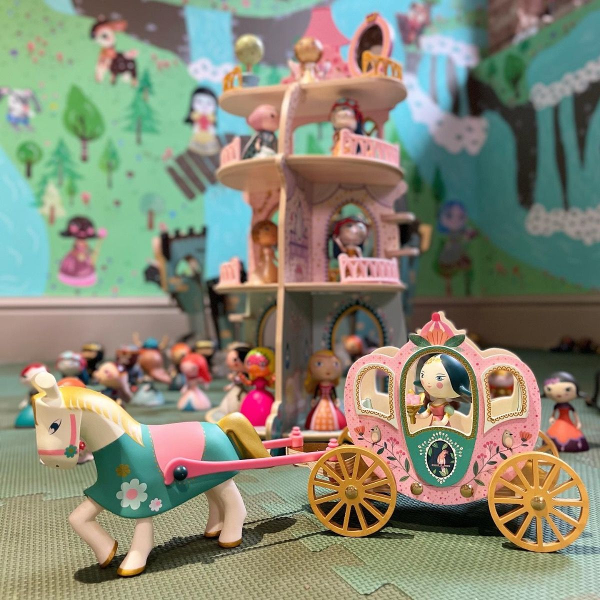 Djeco Arty Toys Mila e Ze Carrosse figura vinile carrozza