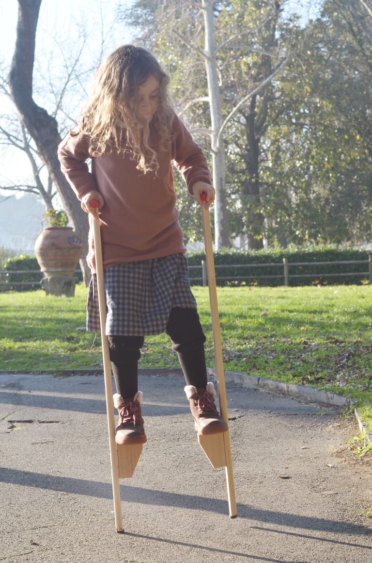 Goki Trampoli di Legno Regolabili Gioco Equilibrio 106 cm