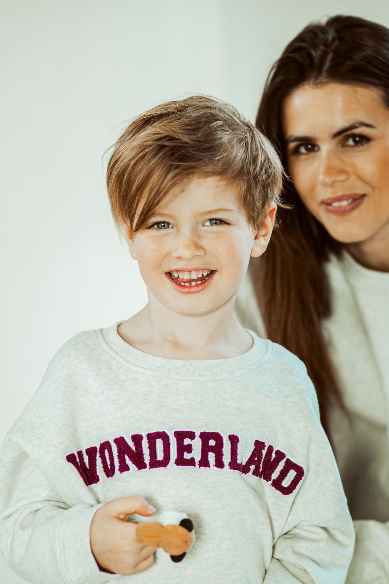 Ella and Rapha Wonderland felpa grigia bambino cuddleproof