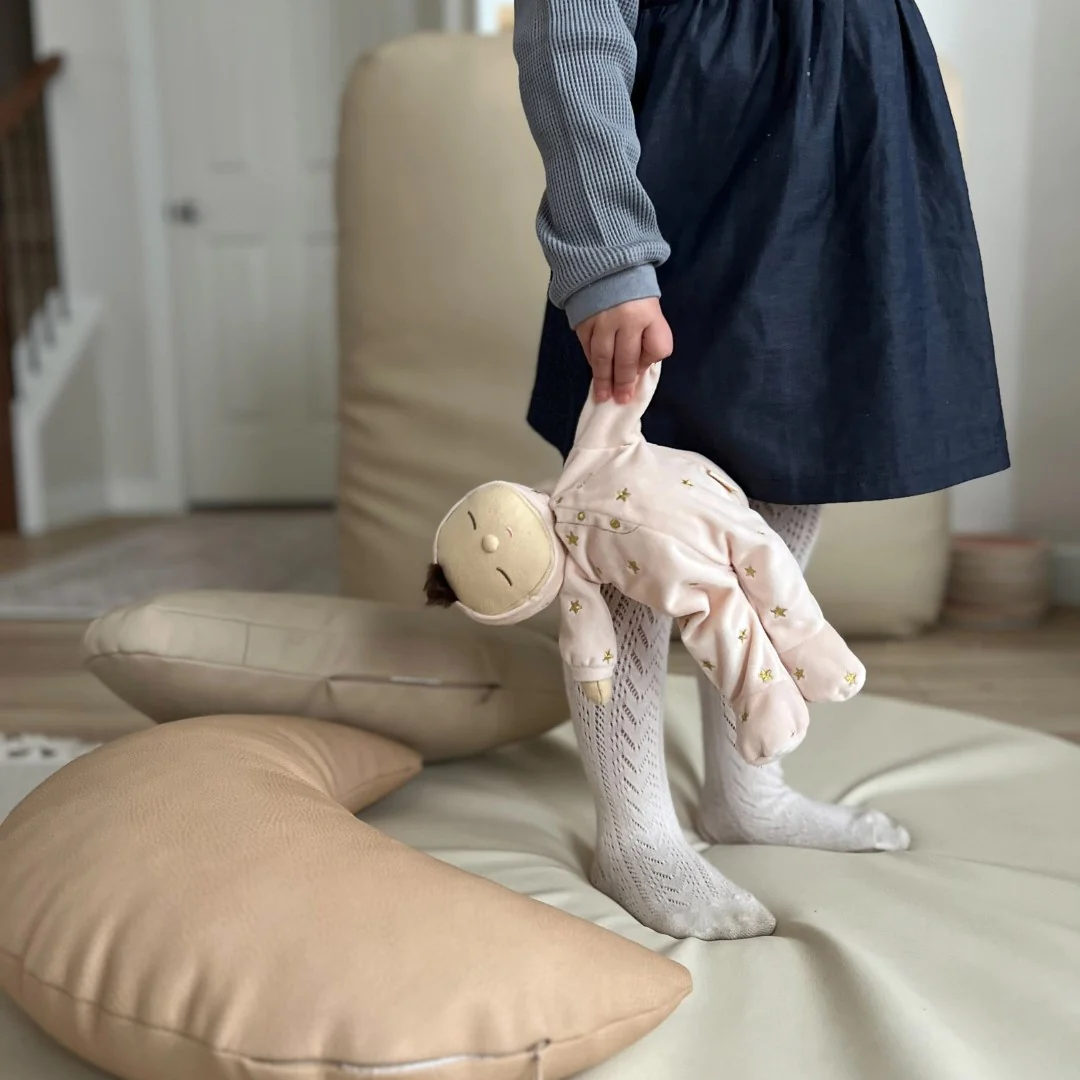 OlliElla Dozy Dinkums Lullaby Leo Bambola Carillon 31 cm