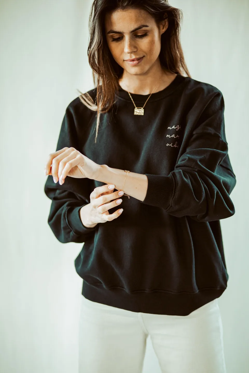 Ella and Rapha Mama felpa nera loose fit cotone organico