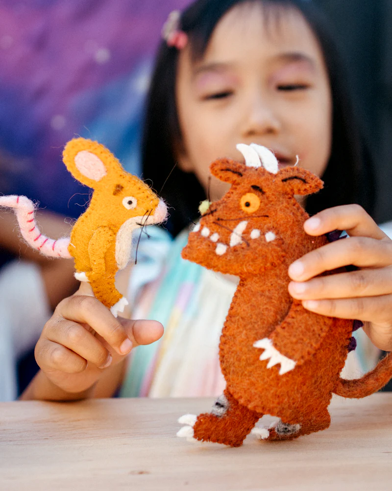 Tara Treasures Gruffalo marionette dito feltro