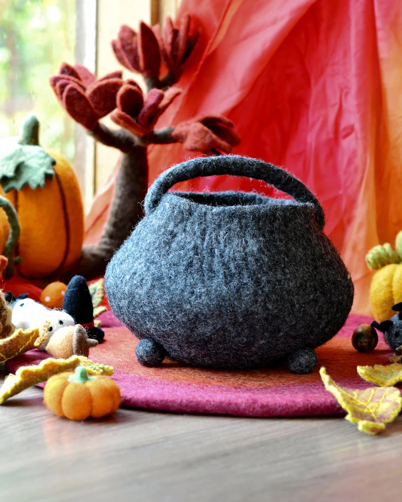 Tara Treasures Calderone Strega Cestino Feltro Nero 18 cm