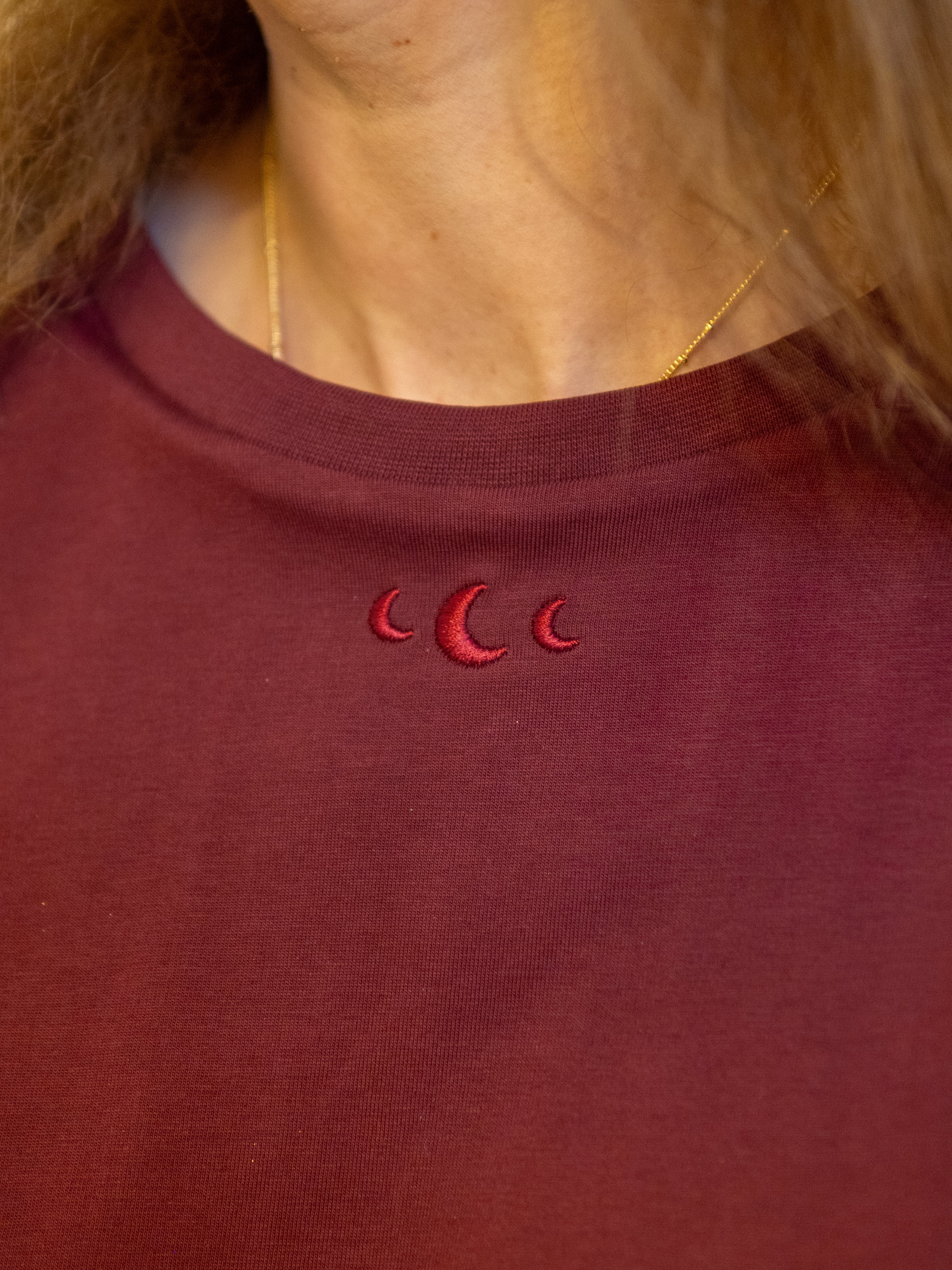 Ella and Rapha Little Moons t-shirt bordeaux loose fit