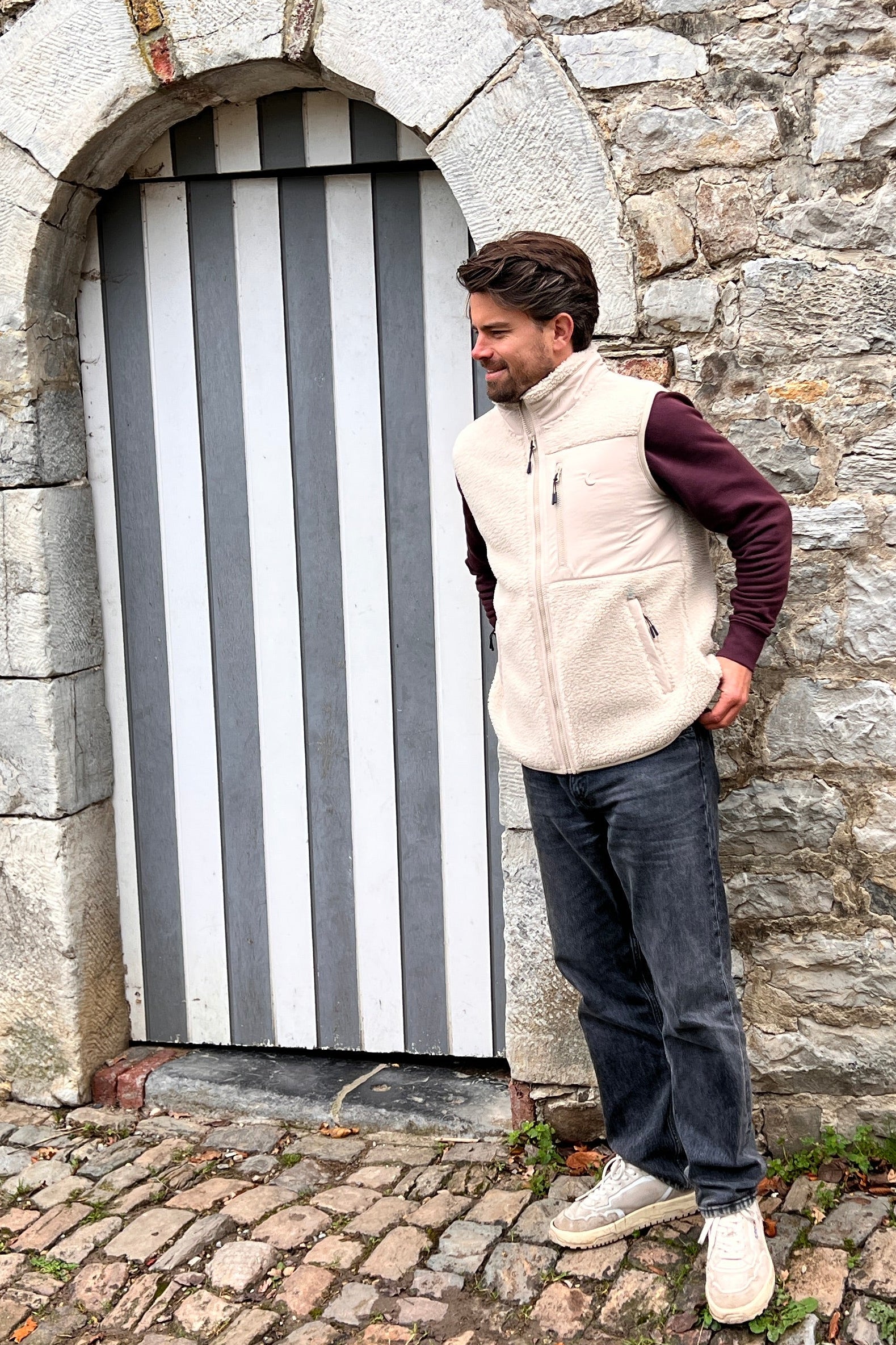 Ella and Rapha Teddy Vest gilet smanicato uomo beige