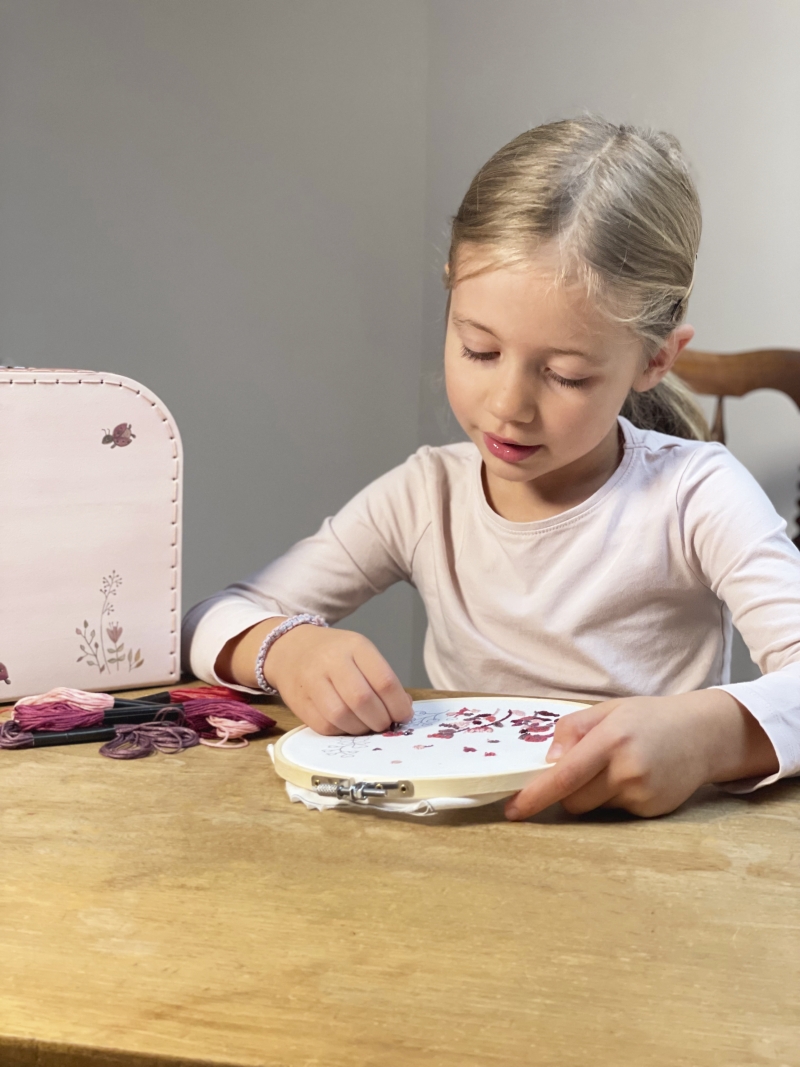 Egmont Toys Coccinella kit ricamo in valigetta cotone