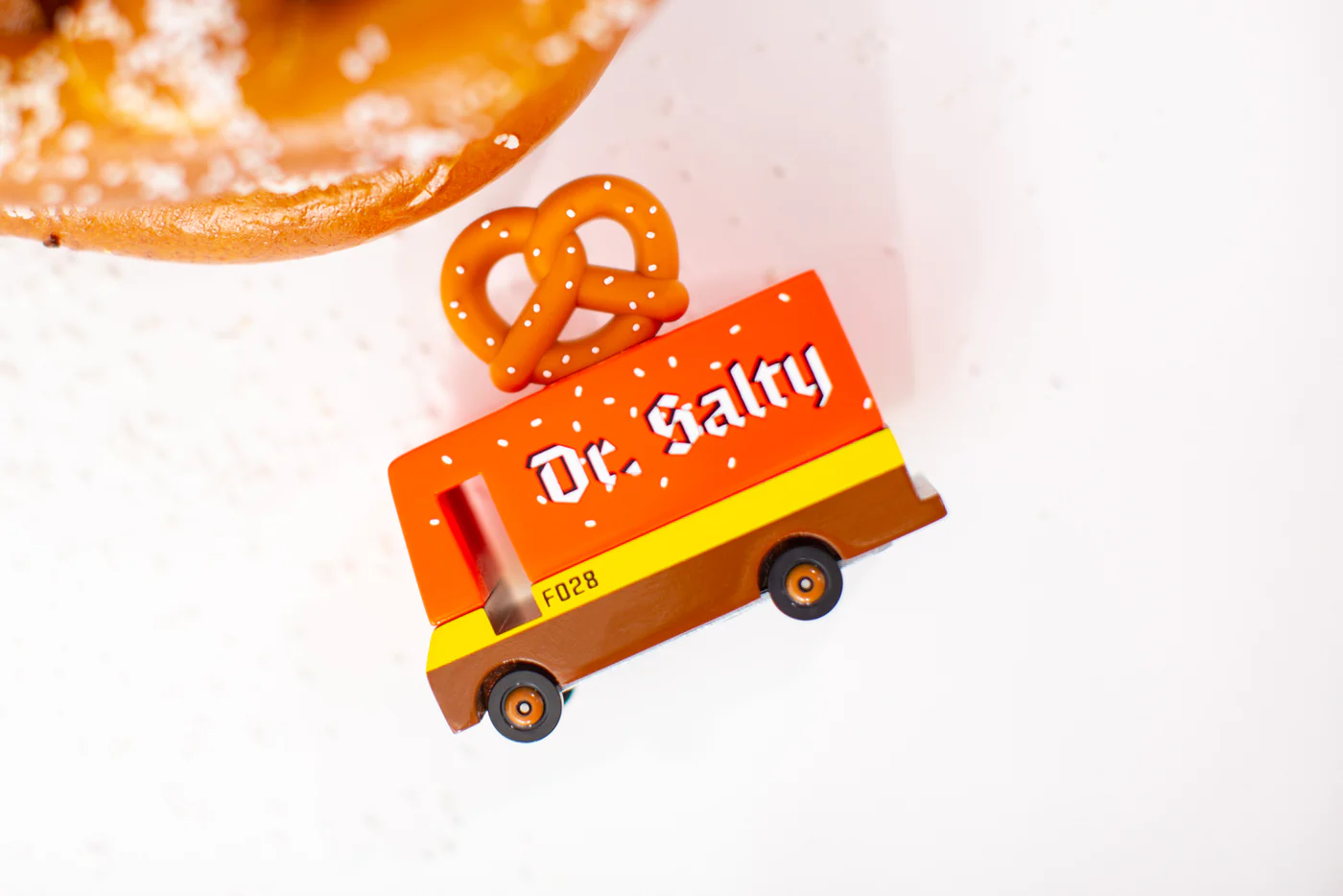 Candylab Candycar Dr Pretzel Van macchinina legno 8,4 cm