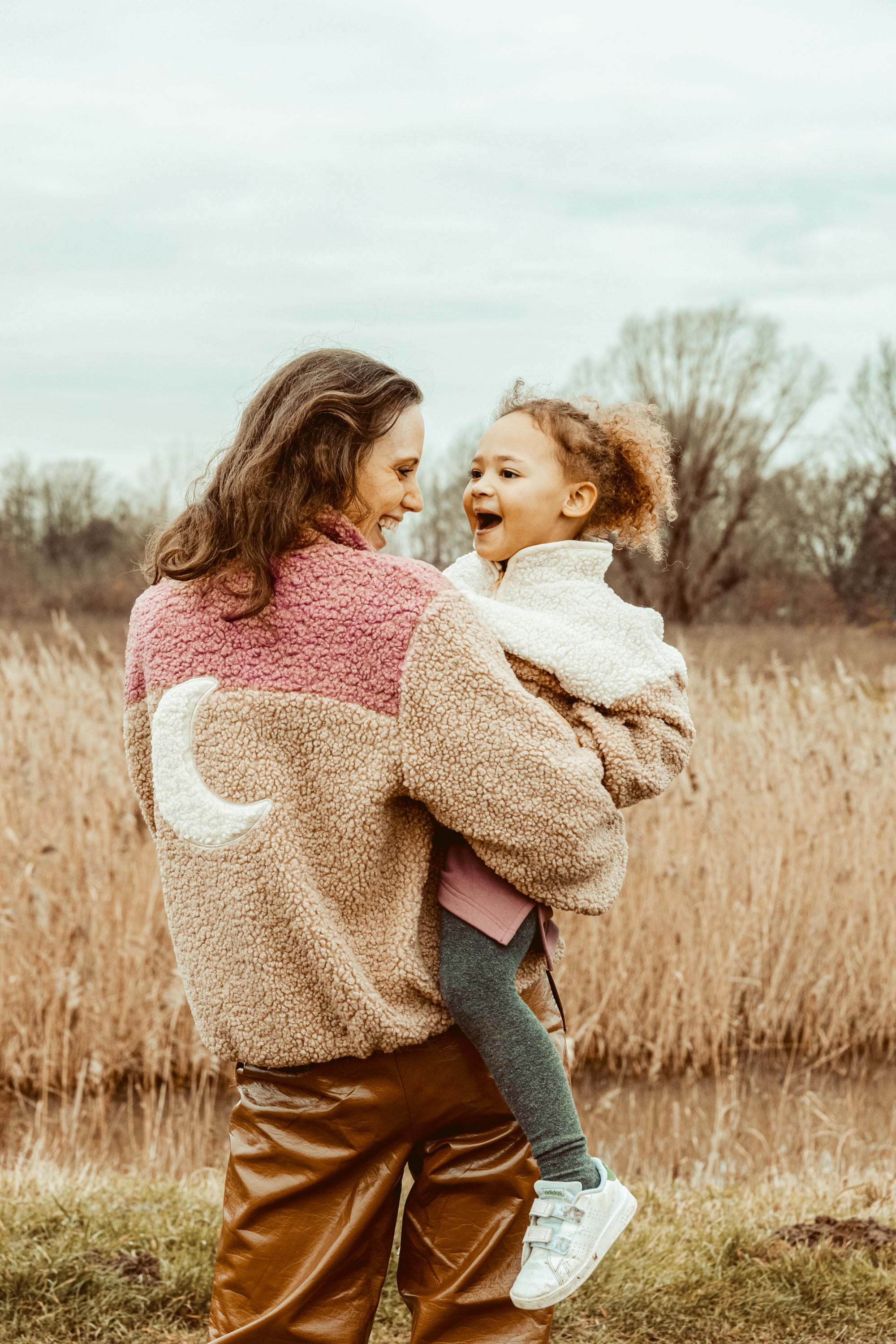 Ella and Rapha Moon Jacket giacca teddy cranberry pile