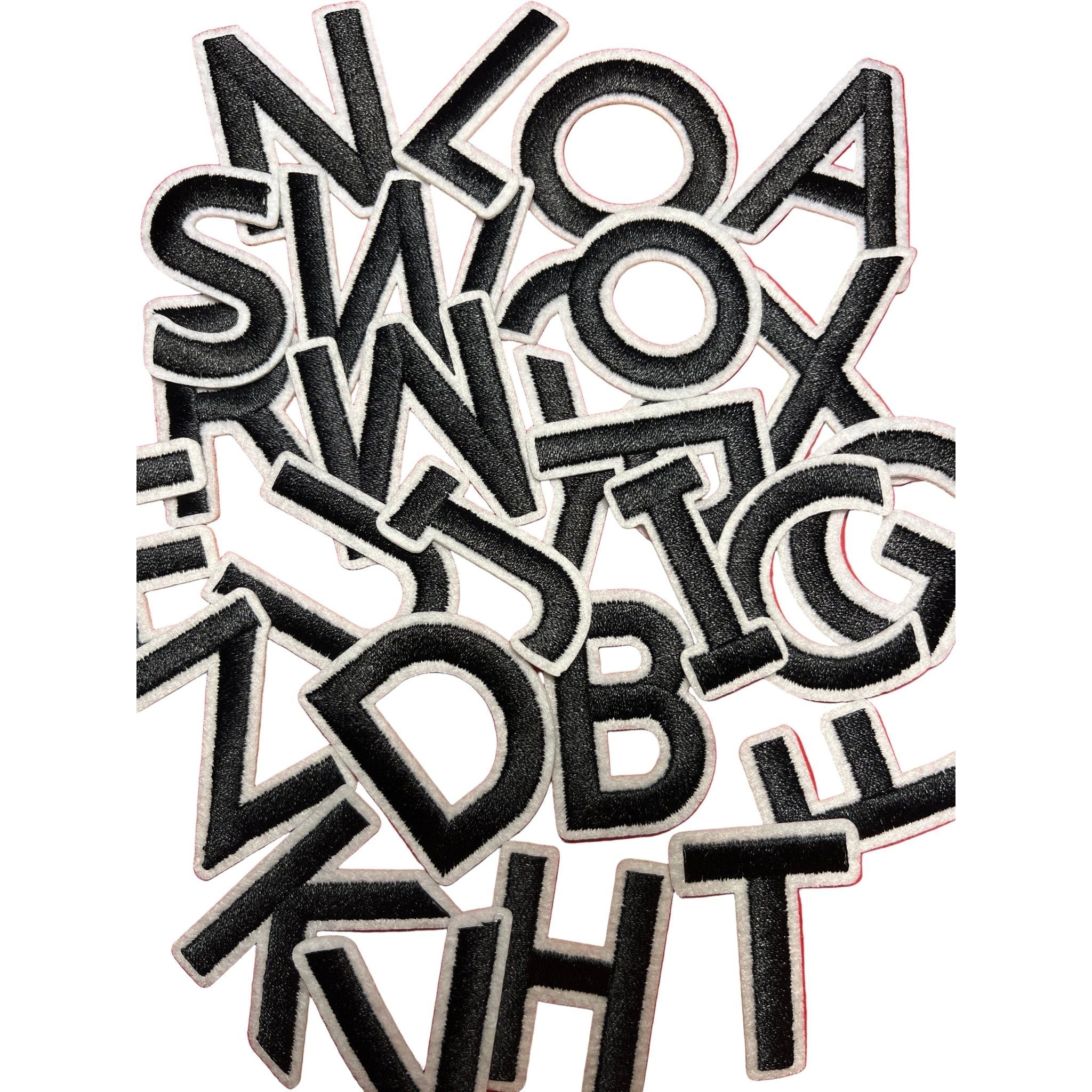 Slugs & Snails Alphabet patch termoadesiva lettera ricamata 3,7 cm