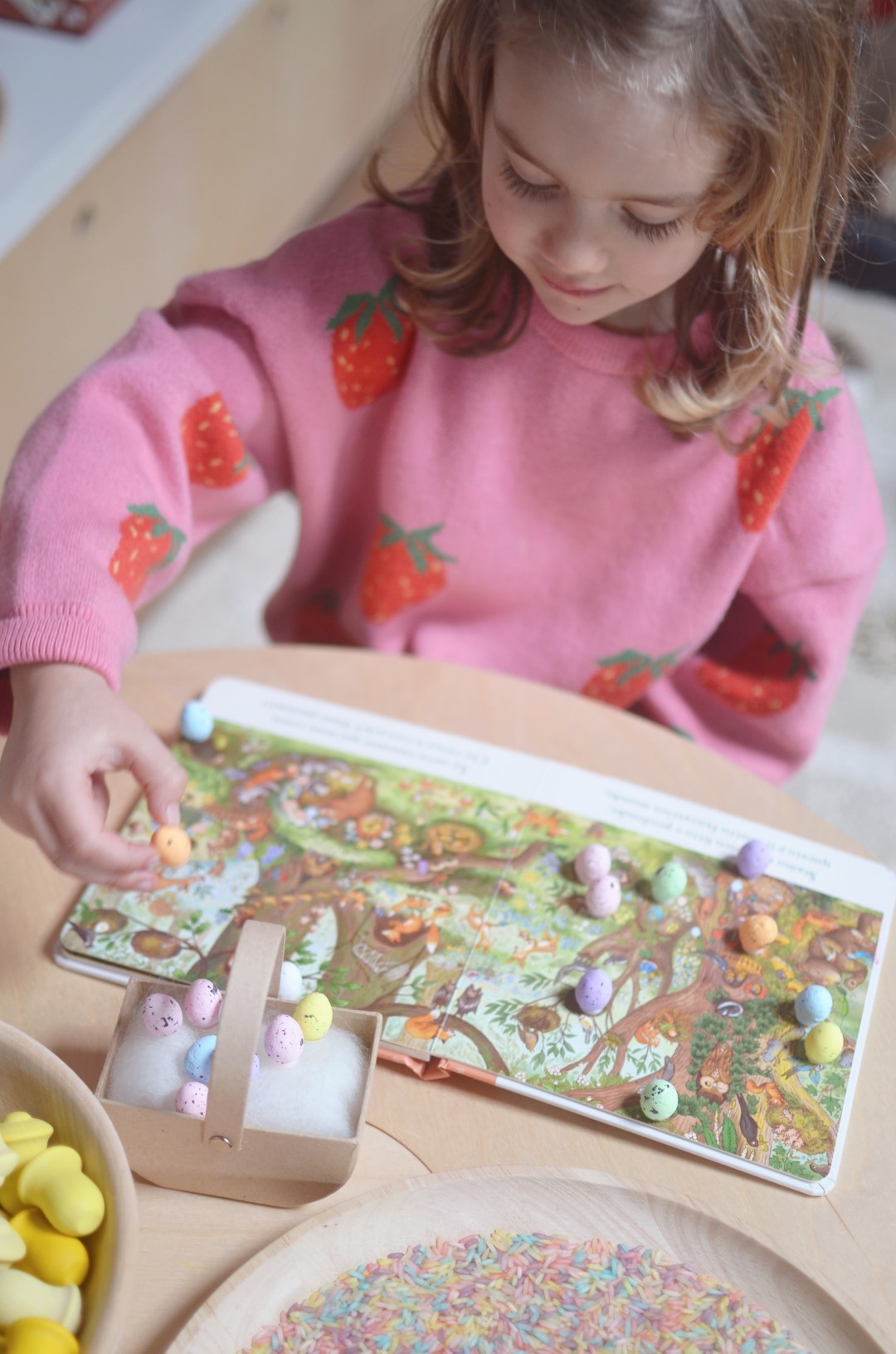 Sorpresa a primavera libro + set gioco con cestino e uova