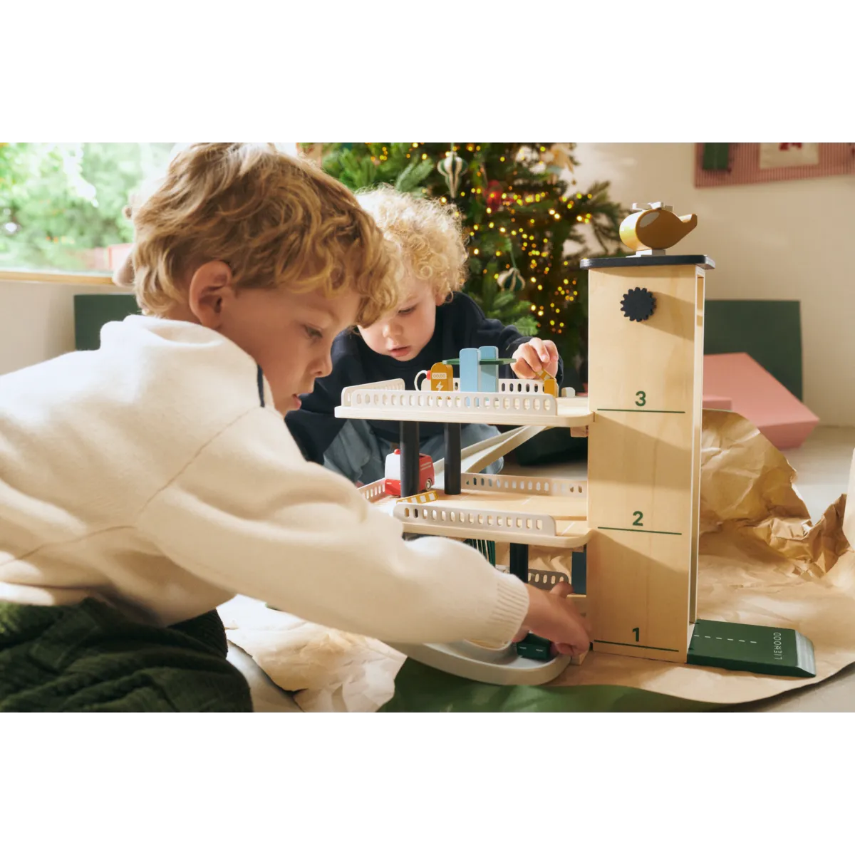 Liewood Jordy garage multipiano in legno con veicoli