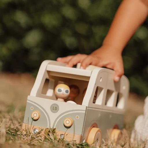 Little Dutch Vintage Campervan camper in legno con famiglia