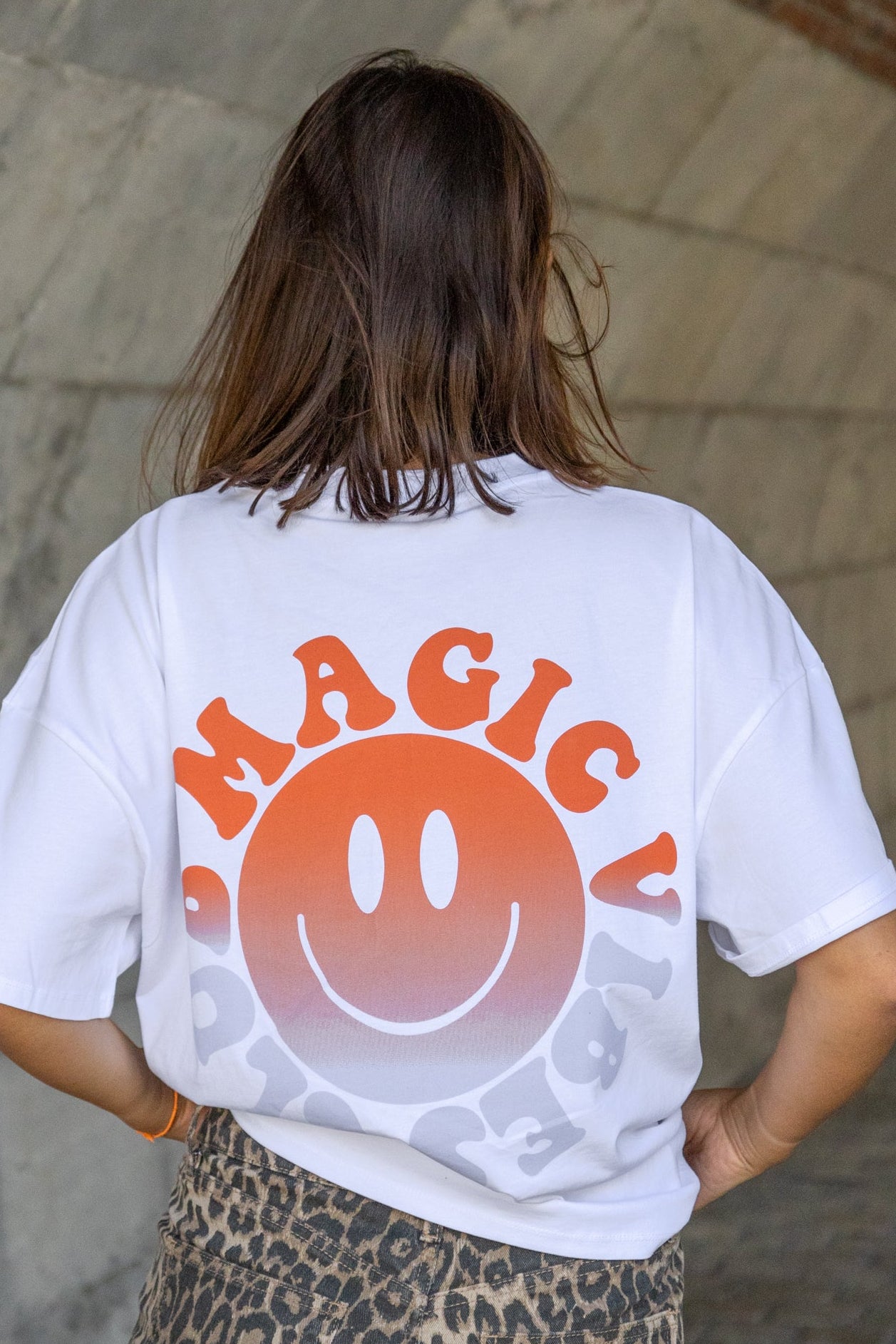 Ella and Rapha Magic Vibes Club t-shirt bianca loose fit cotone bio