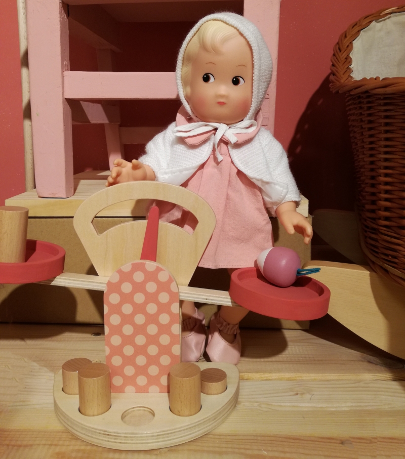 Egmont Toys bilancia a due bracci gioco in legno con pesi