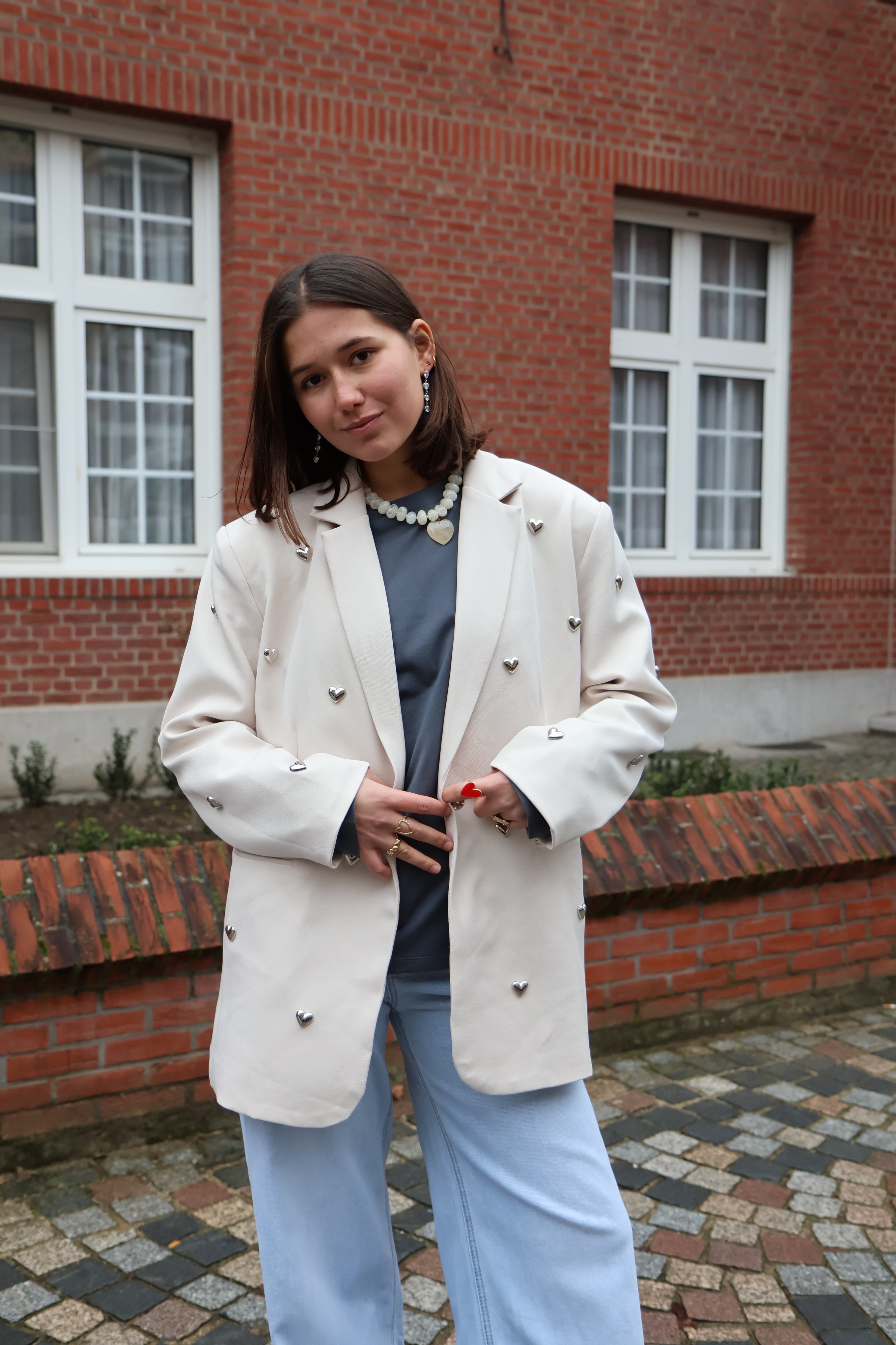 Ella and Rapha Hearts blazer beige oversize elegante
