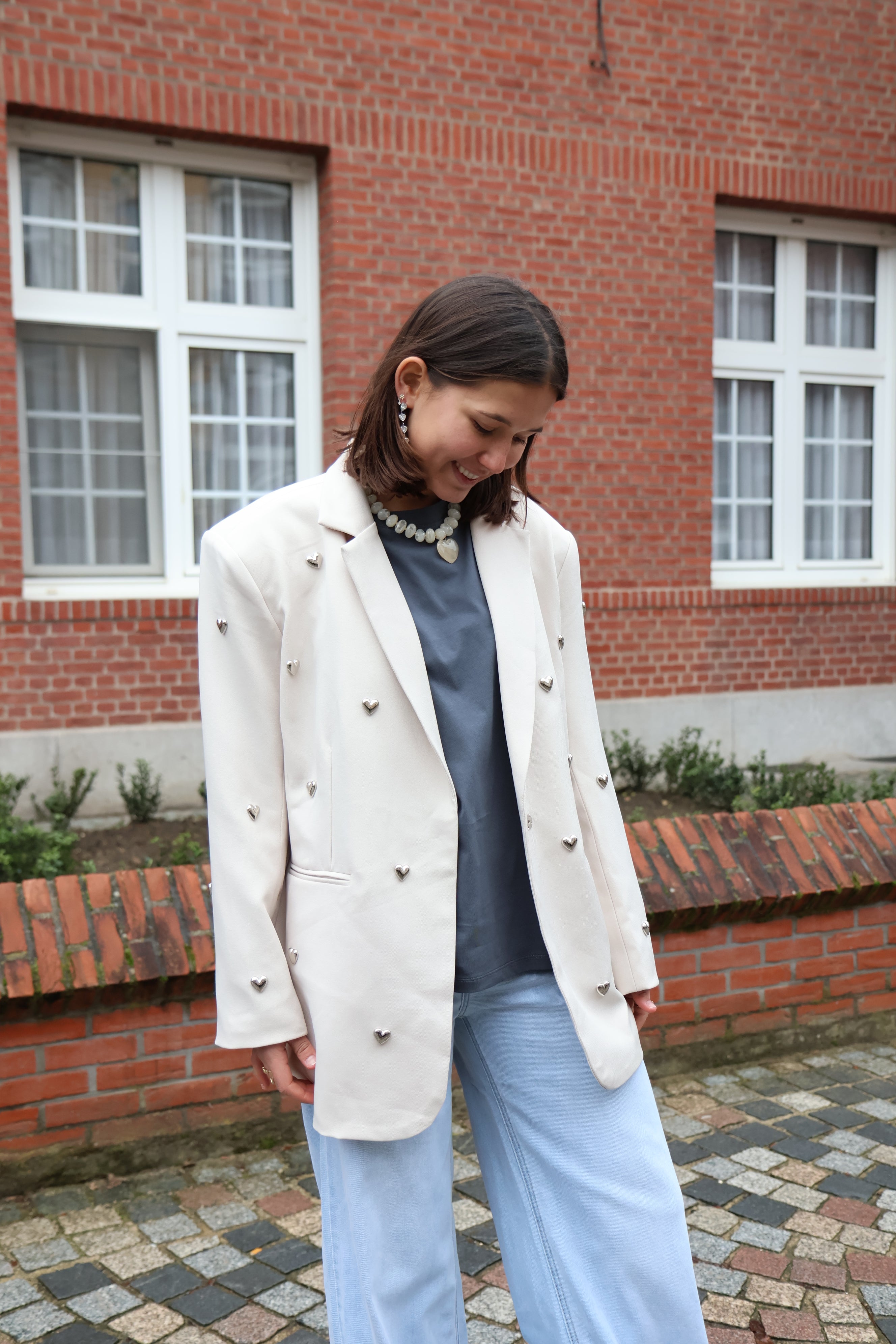 Ella and Rapha Hearts blazer beige oversize elegante