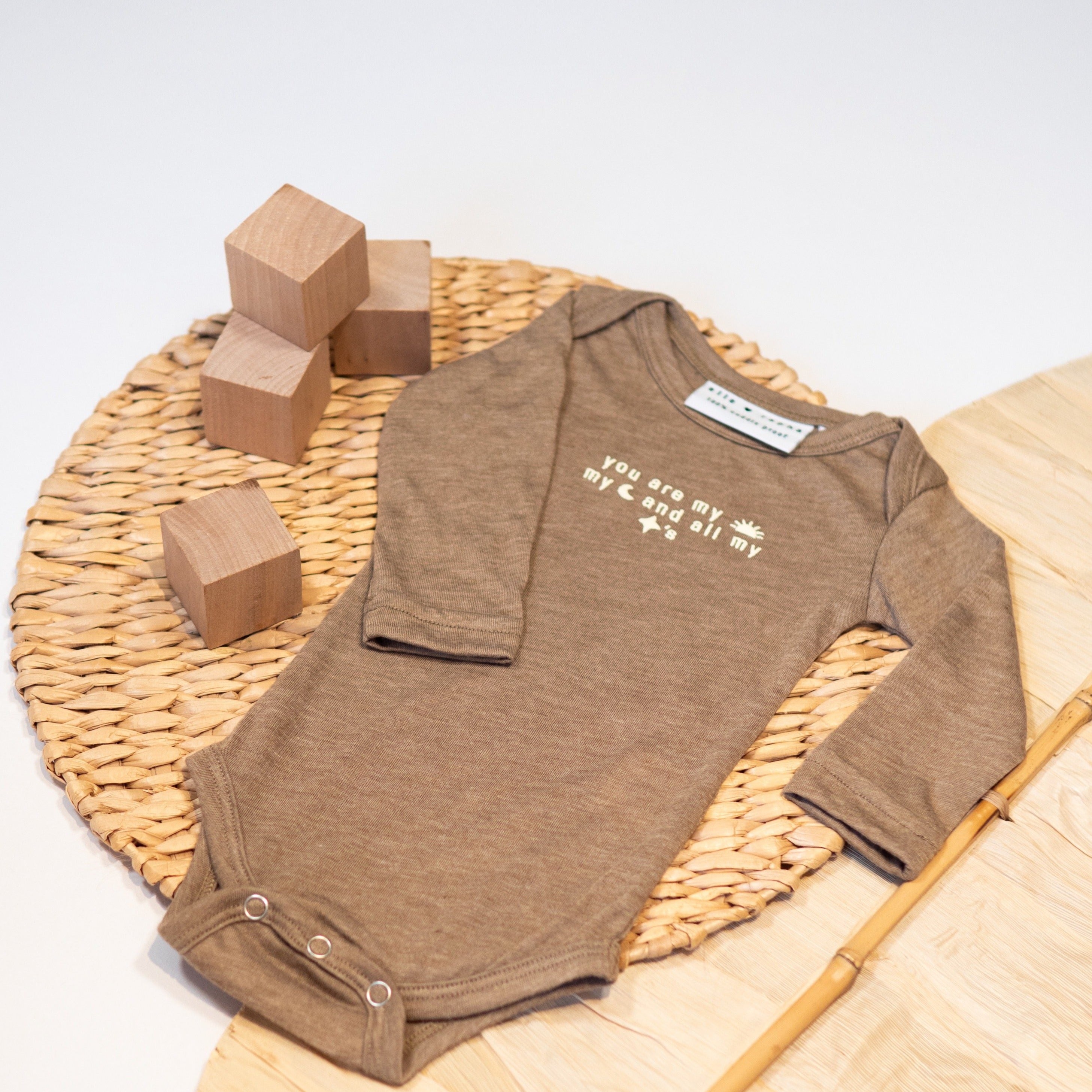 Ella and Rapha Sun Moon Stars body neonato taupe