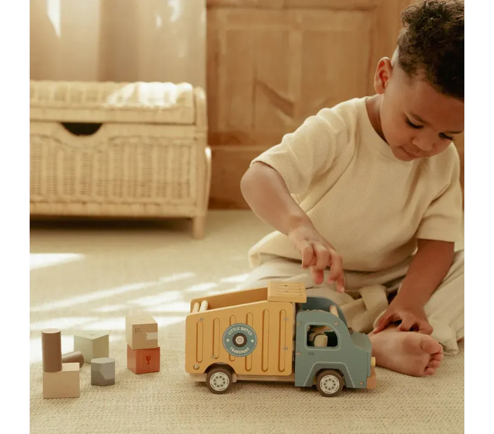 Little Dutch Camion Spazzatura legno con personaggio 18 mesi