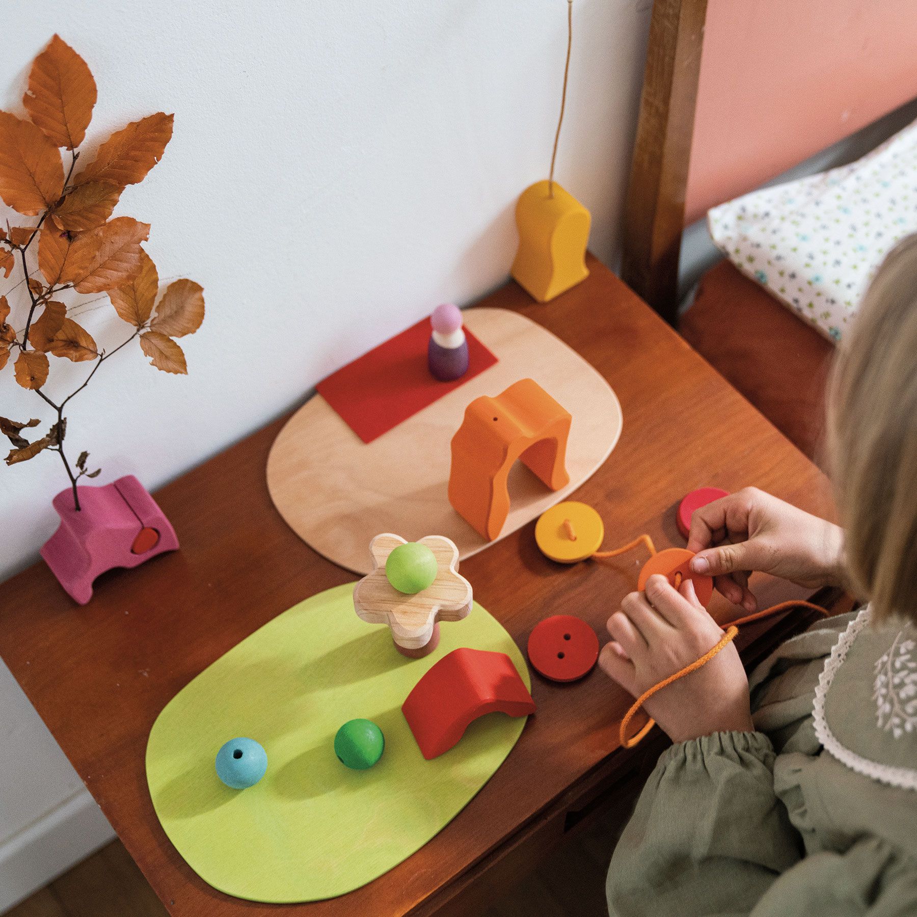 Grimm's Mini Mondo Play down by the meadow set gioco