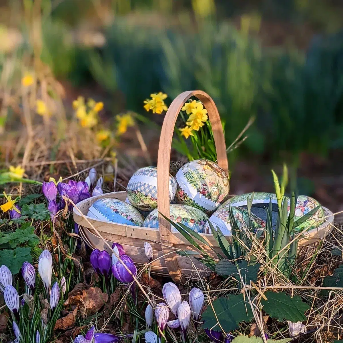 Nestler Holly Pond Hill uovo di Pasqua 18 cm cartone