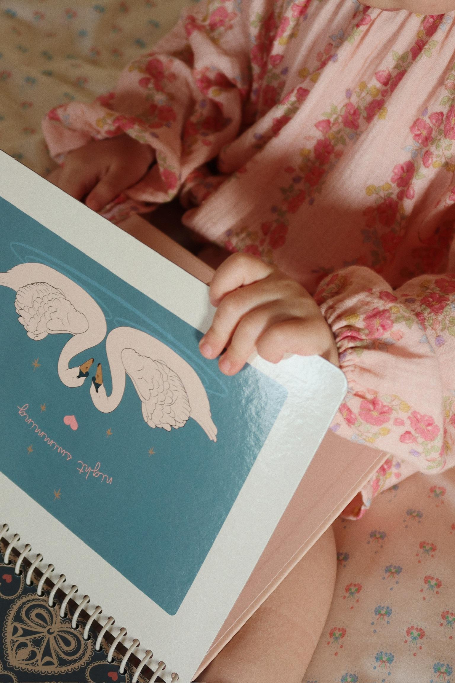 Konges Slojd Water Book libro magico acqua unicorno 6 pagine