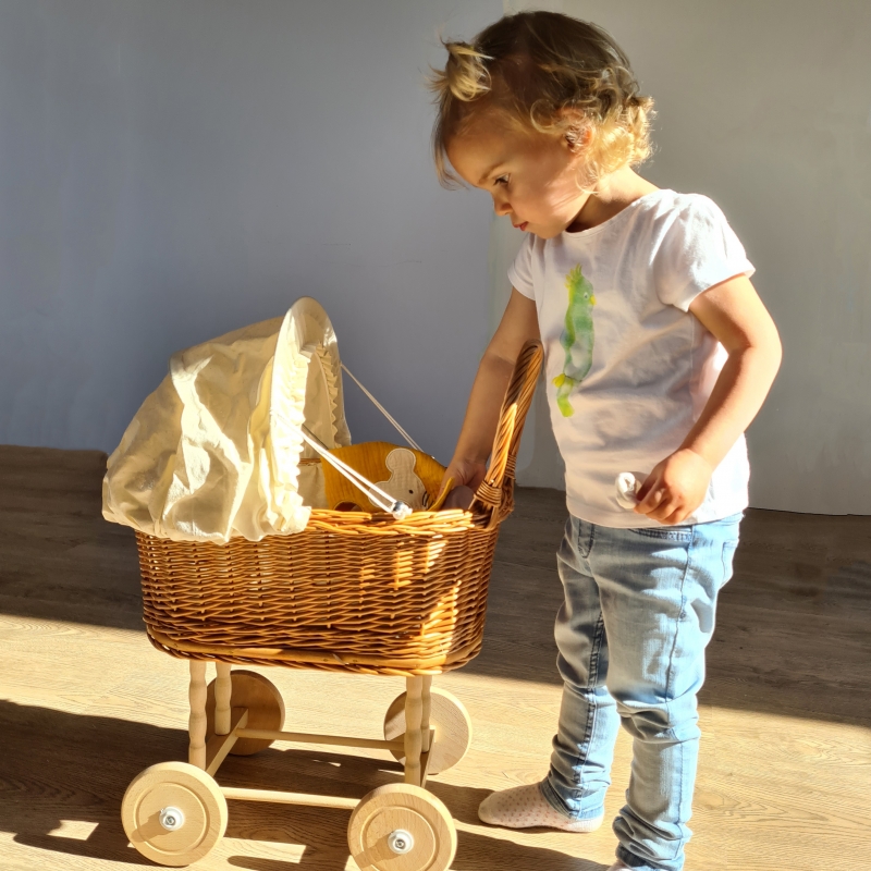 Egmont Toys carrozzina vimini bambole ecrù 58 cm