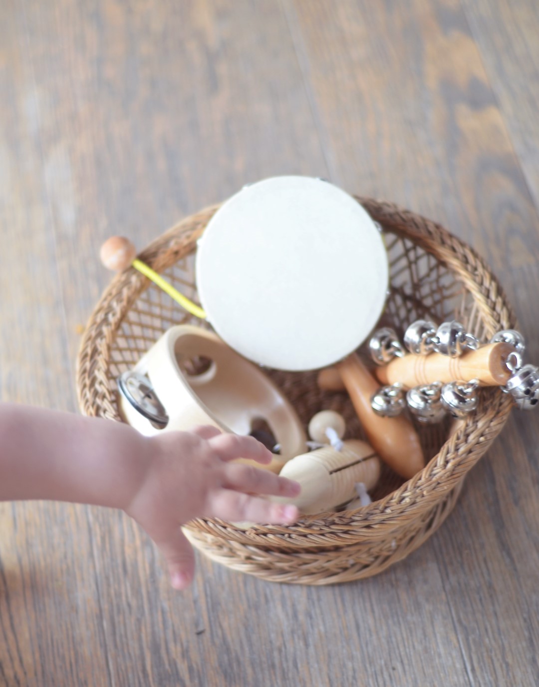 Goki 4 palline sonaglio legno strumento bambini