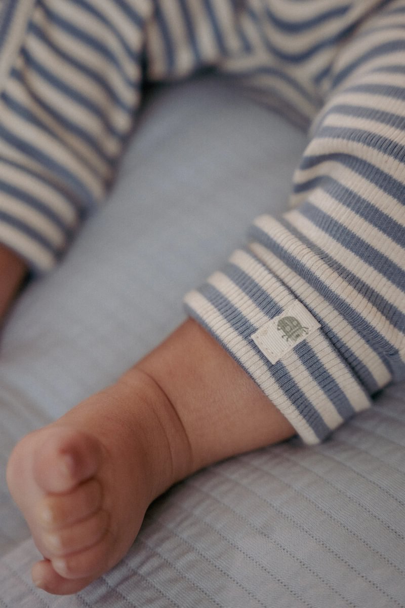 Little Dutch pigiama neonato righe blu cotone bio