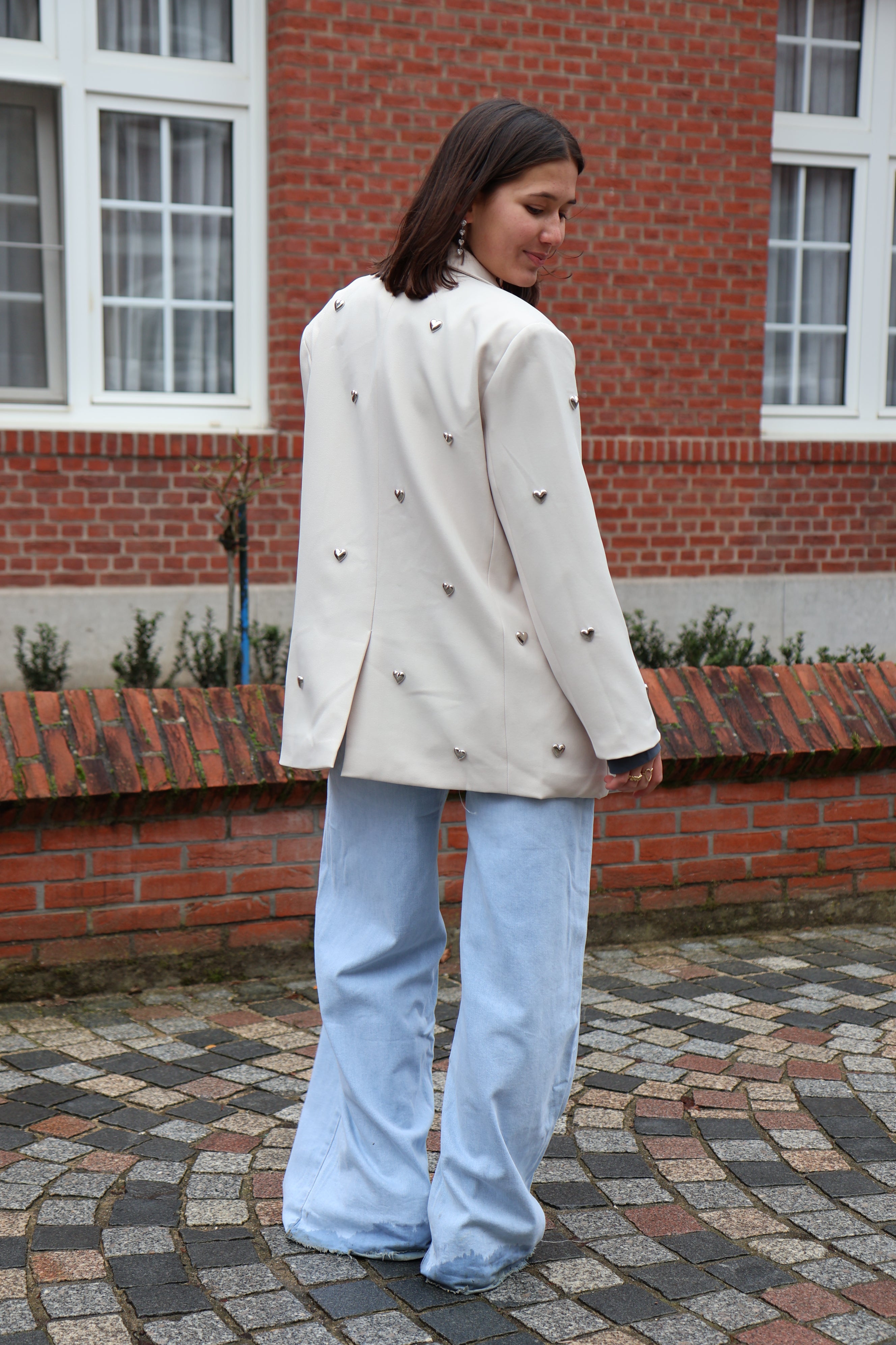 Ella and Rapha Hearts blazer beige oversize elegante