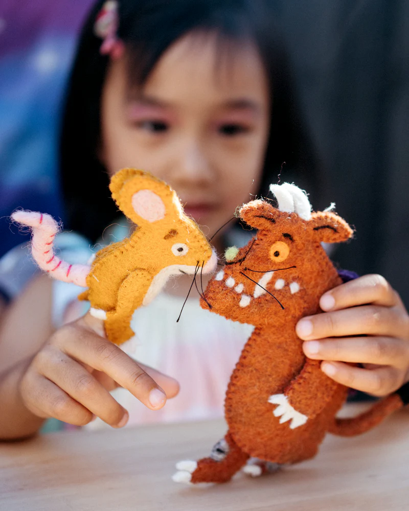 Tara Treasures Gruffalo marionette dito feltro