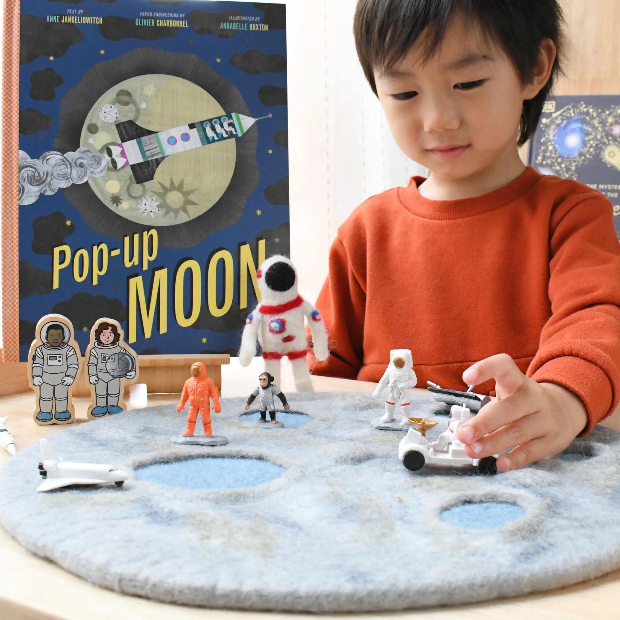Tara Treasures Moon Crater Tappeto Luna con astronauta