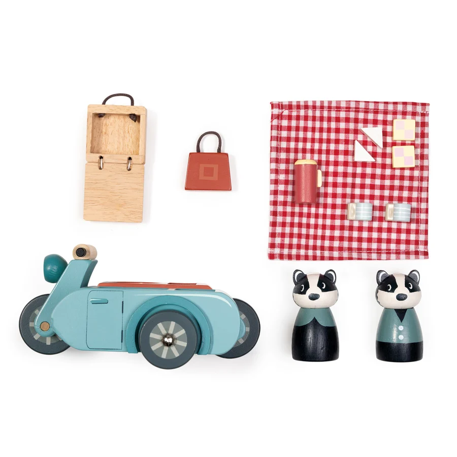 Tender Leaf Badger Picnic Motorbike Ride mini mondo legno
