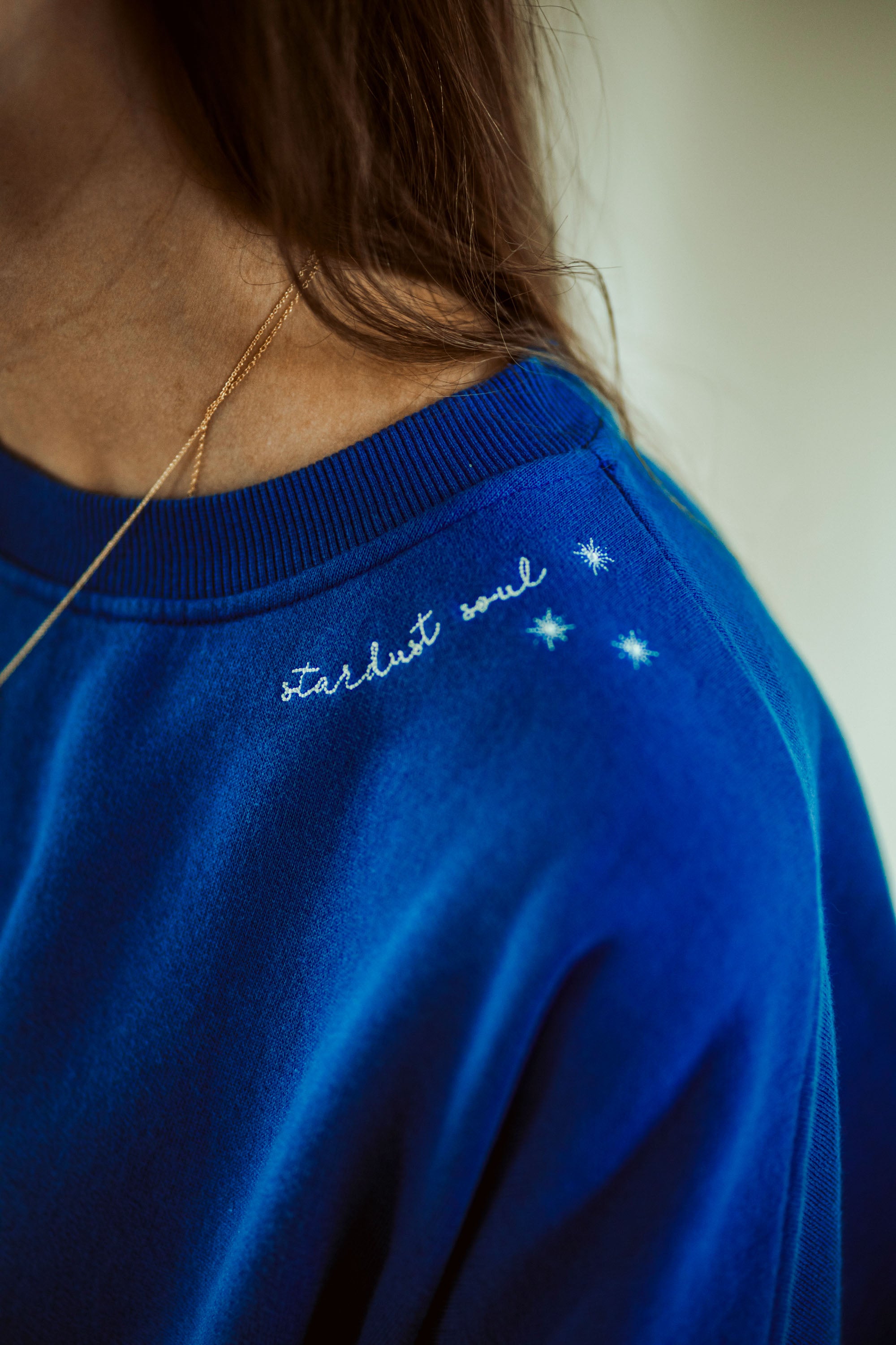 Ella and Rapha Stardust Soul felpa donna blu ricamo collo