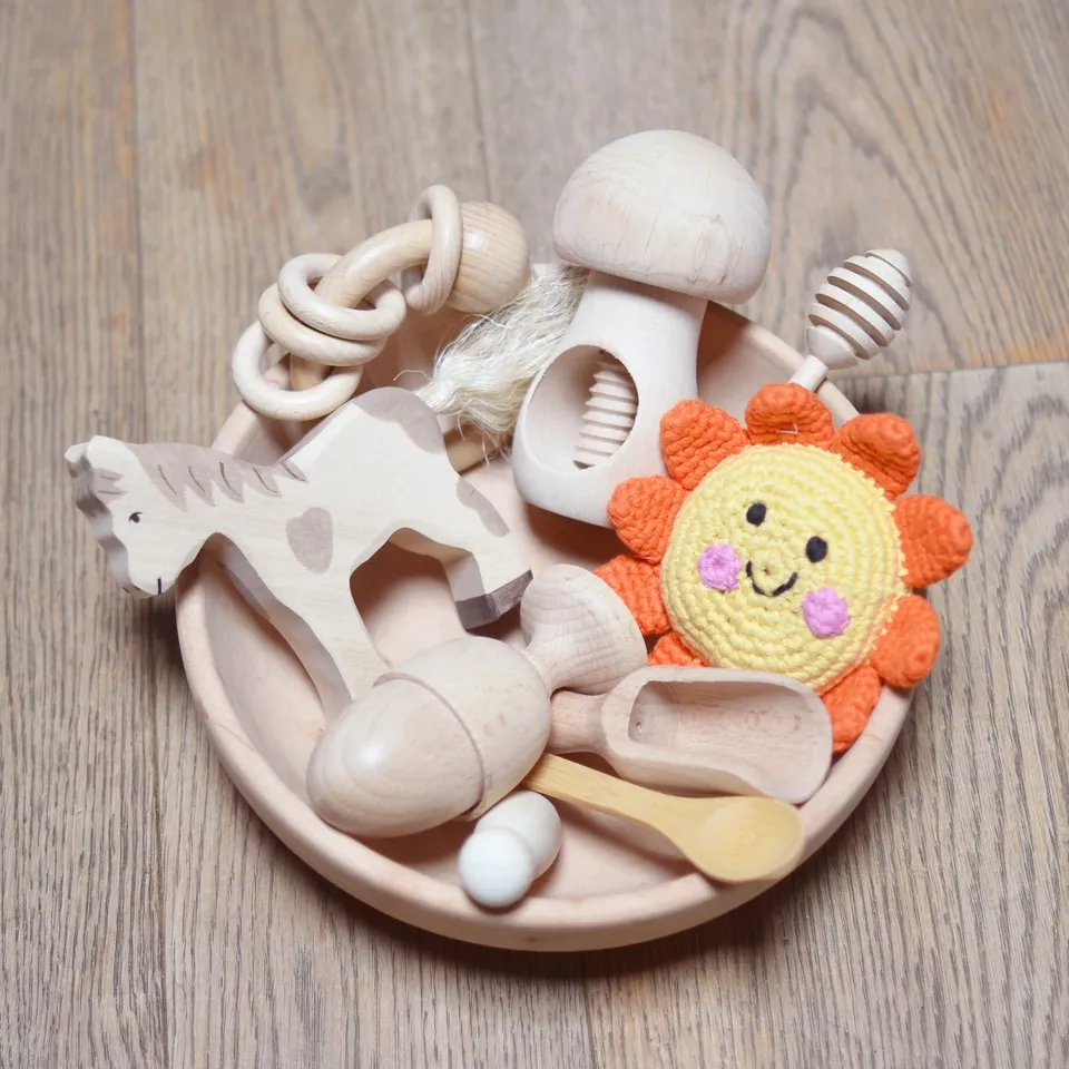 Baboo Cesto dei Tesori Puledro sensoriale 10 oggetti legno