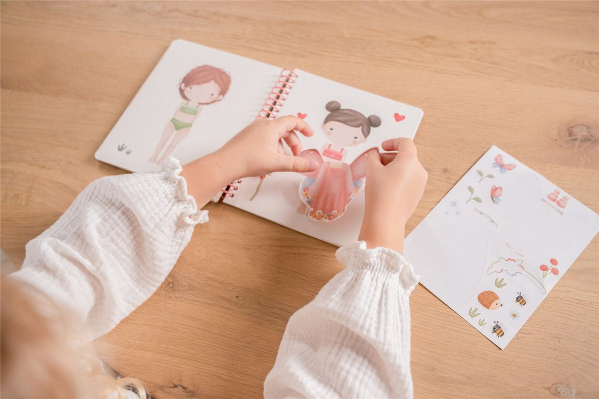 Little Dutch Rosa Friends libro vesti stickers
