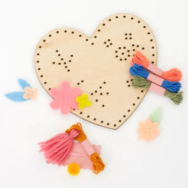 Meri Meri cuore kit ricamo bambini 8+ anni